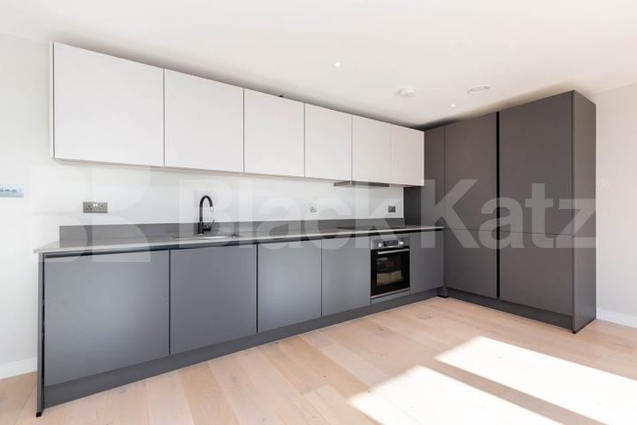 Stunny 2 bed 2 bath located within a new build with a large terrace Tottenham Lane, Crouch End